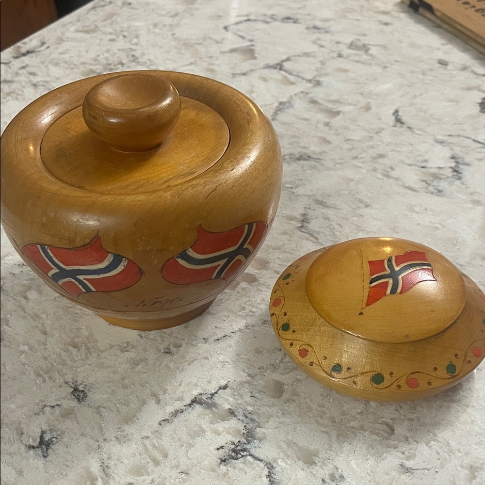 Vintage Wooden Jar with Norwegian Flag Design